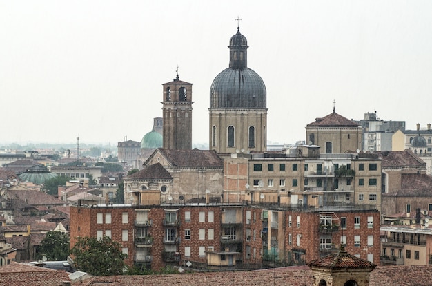 Hermosa vista aérea de Padua en un día lluvioso