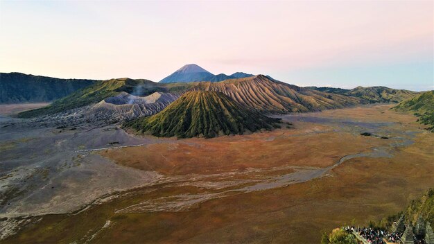 Hermosa vista aérea, Panorama del pico del Monte Bromo para el fondo.