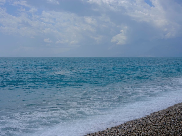 Hermosa vista al mar en verano