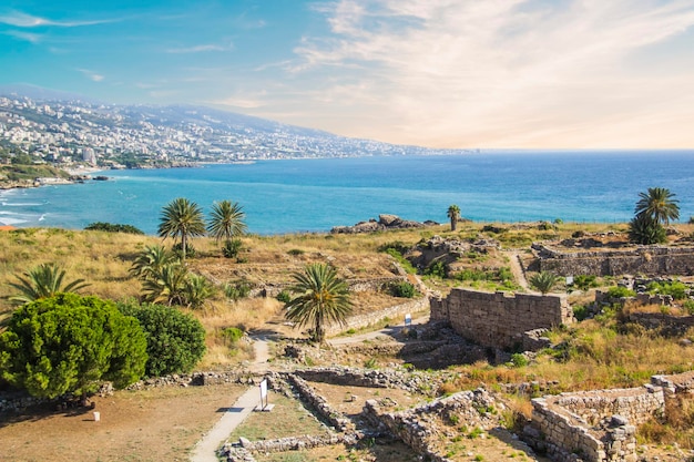 Hermosa vista de la antigua voz de Byblos (también conocida como Jubayl o Jebeil), Líbano