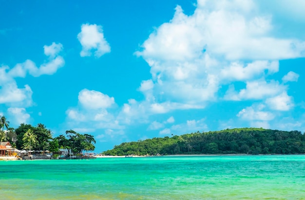 Hermosa vista de la bahía con agua turquesa en Tailandia Koh Samui