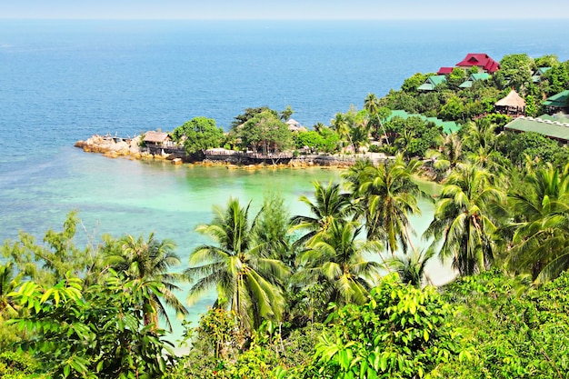 Hermosa vista de la bahía en el mar