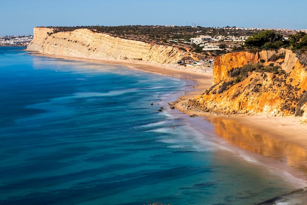 Hermosa vista de la belleza costera de la región de Lagos, Algarve en Portugal.