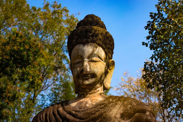 Una hermosa vista de Buddha Park ubicado en Nong Khai Tailandia