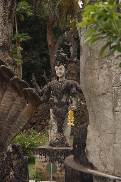 Una hermosa vista de Buddha Park ubicado en Vientiane Laos