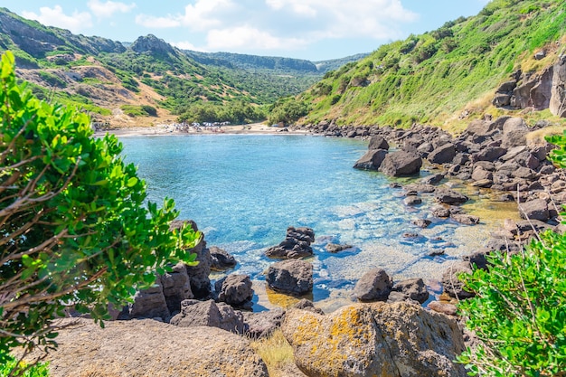 Hermosa vista de Cala Ostina, Cerdeña, Italia.