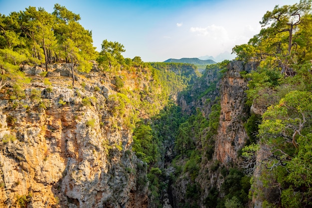 Hermosa vista del Cañón de Guver en el parque natural cerca de Antalya en Turquía