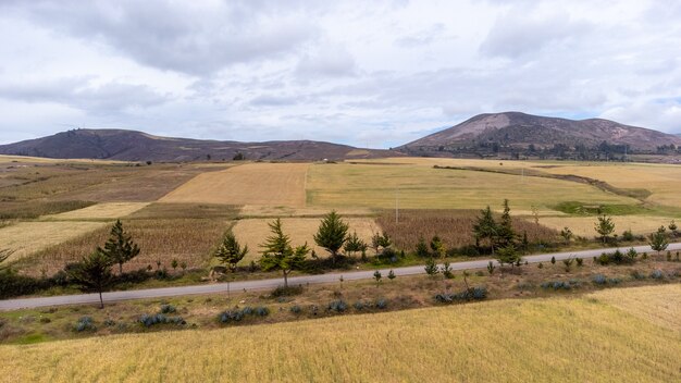 Foto hermosa vista de la carretera en los andes peruanos en cusco. perú