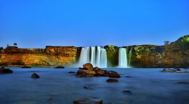 Hermosa vista de las cascadas de Tirathgarh en el Parque Nacional del Valle de Kanger. Bastar, Chhattisgarh, India.