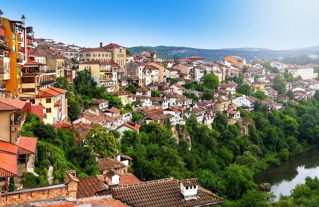 Hermosa vista del casco antiguo de Veliko Tirnovo, Bulgaria