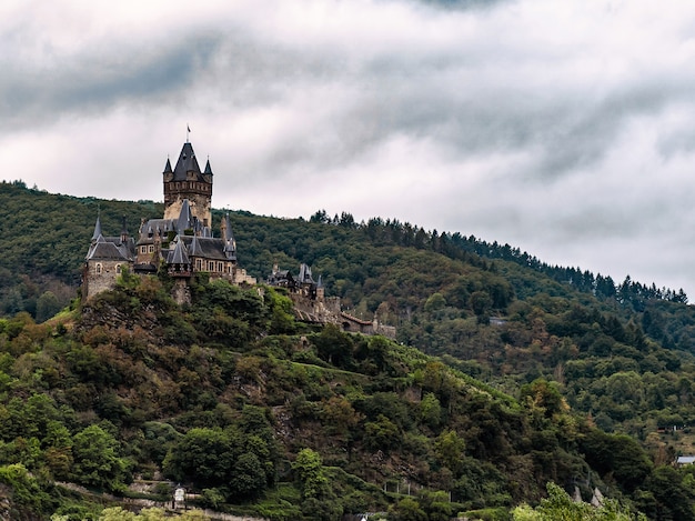 Hermosa vista del castillo de Cochem en Cochem, Alemania