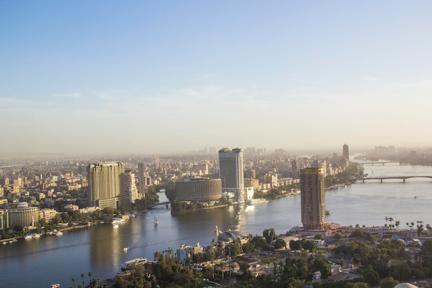 Hermosa vista del centro de El Cairo y el edificio de la Ópera desde la Torre de El Cairo en El Cairo, Egipto