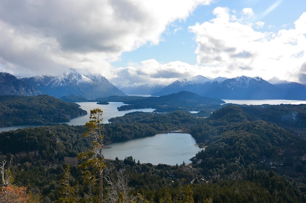 Una hermosa vista del Cerro Campanario ubicado en Bariloche Argentina