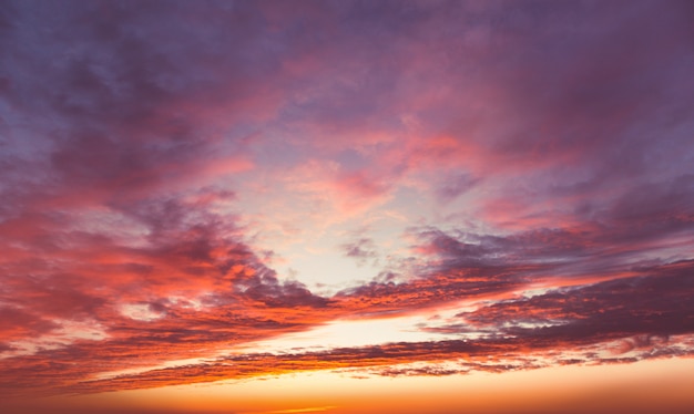 Hermosa vista del cielo con nubes