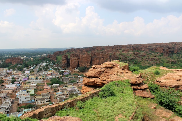 Hermosa vista de la ciudad de Badami