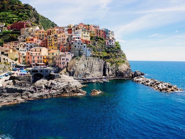 Hermosa vista de la ciudad de Manarola, Cinque Terre, Liguria, Italia