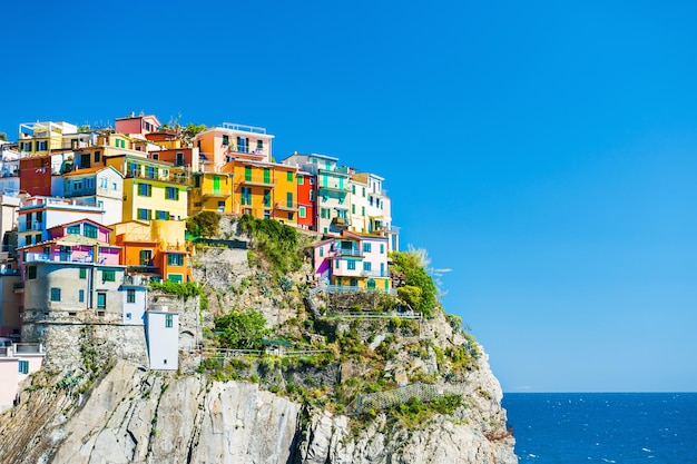 Hermosa vista de la ciudad de Manarola, el parque nacional de Cinque Terre, Liguria, Italia