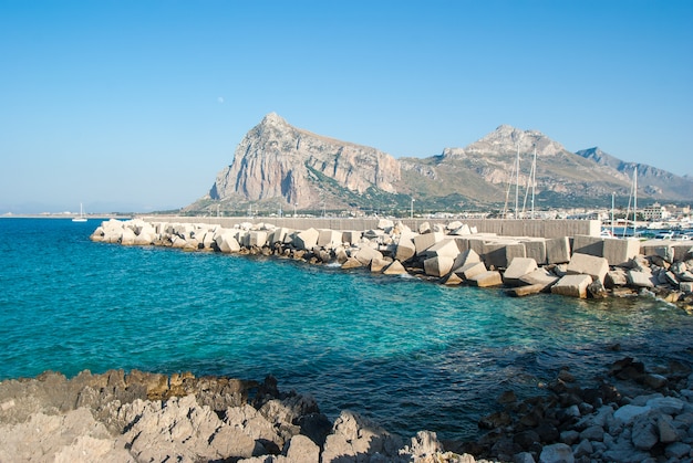 Hermosa vista de la ciudad de San Vito Lo Capo en Sicilia