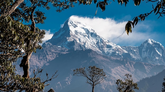 Hermosa vista de la cordillera de Annapurna Nepal