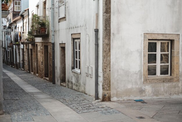 Una hermosa vista de los edificios antiguos en Caminha Portugal