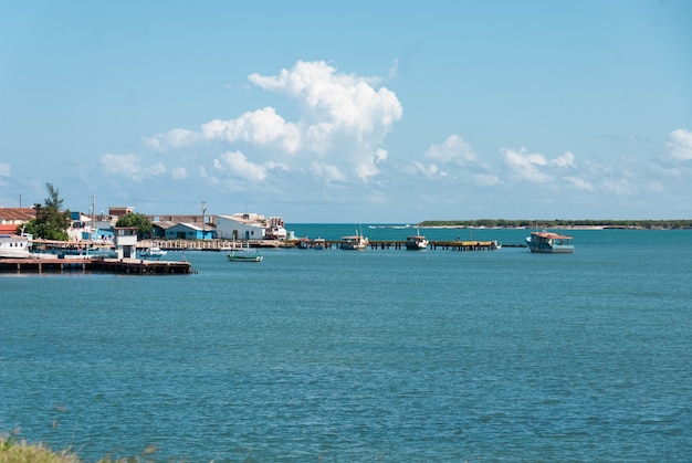 Foto hermosa vista a la entrada de una ciudad costera en cuba gibara holguin