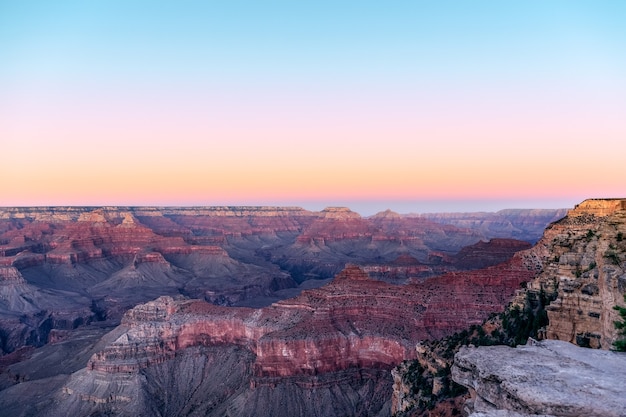 Hermosa vista del Gran Cañón al atardecer