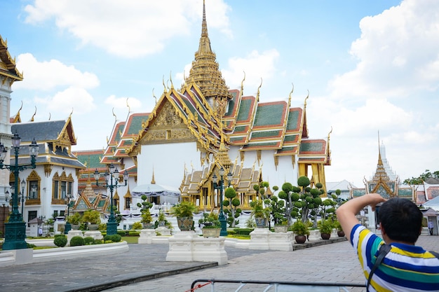Una hermosa vista del Gran Palacio el Museo Wat Phra Kaew ubicado en Bangkok Tailandia