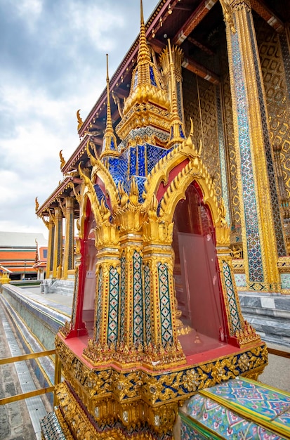 Una hermosa vista del Gran Palacio el Templo Wat Phra Kaew en Bangkok Tailandia