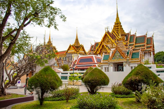 Una hermosa vista del Gran Palacio el Templo Wat Phra Kaew en Bangkok Tailandia