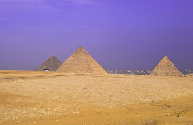 La hermosa vista de la Gran Pirámide de Keops y Khafe en el complejo de la pirámide de Giza Egipto