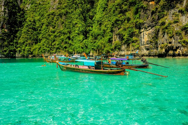 Una hermosa vista de la isla Phi Phi ubicada en Tailandia