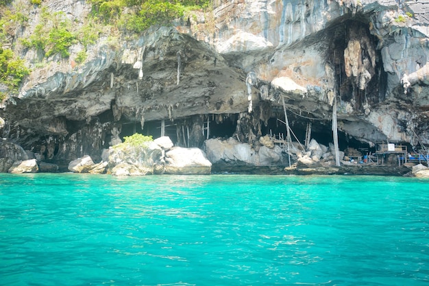 Una hermosa vista de la isla Phi Phi ubicada en Tailandia