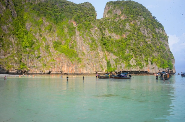 Una hermosa vista de la isla Phi Phi ubicada en Tailandia