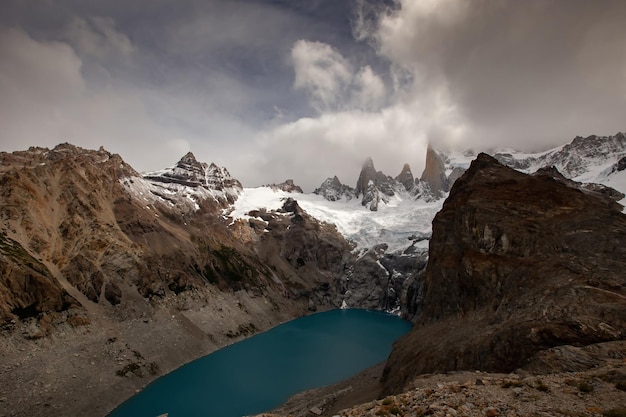 Hermosa vista de la Laguna De Los Tres, Monte Fitz Roy, Torre y Poincenot, El Chalten, Patagonia, Arge