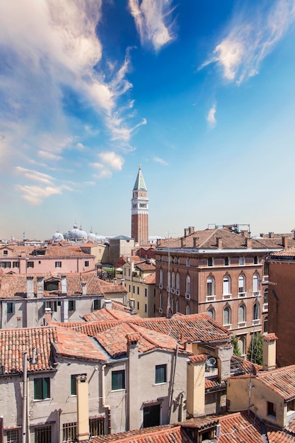 Hermosa vista de la laguna veneciana y Venecia, Italia