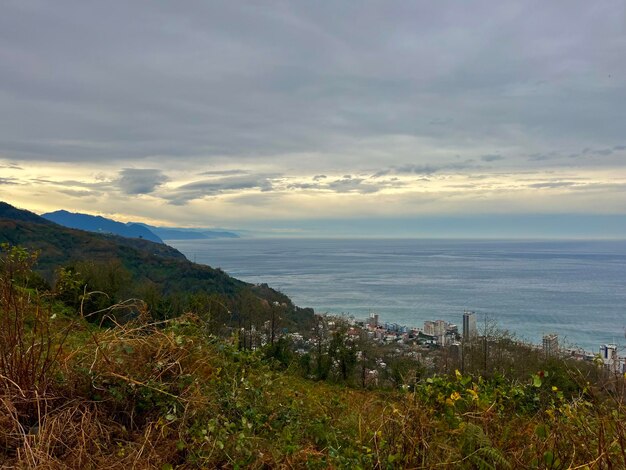 Foto una hermosa vista del mar desde arriba.