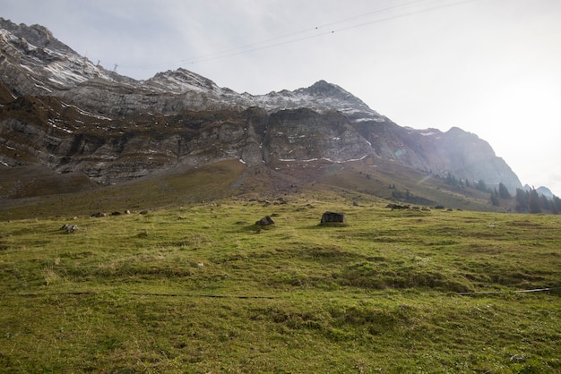 Foto hermosa vista de la montaña del valle saentis, suiza