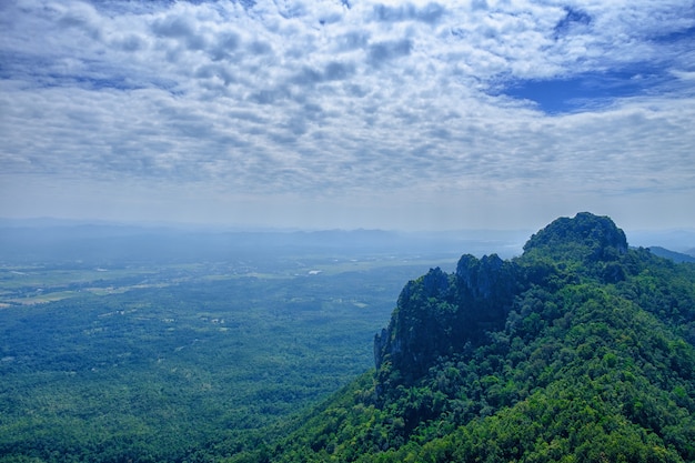 Hermosa vista de la montaña