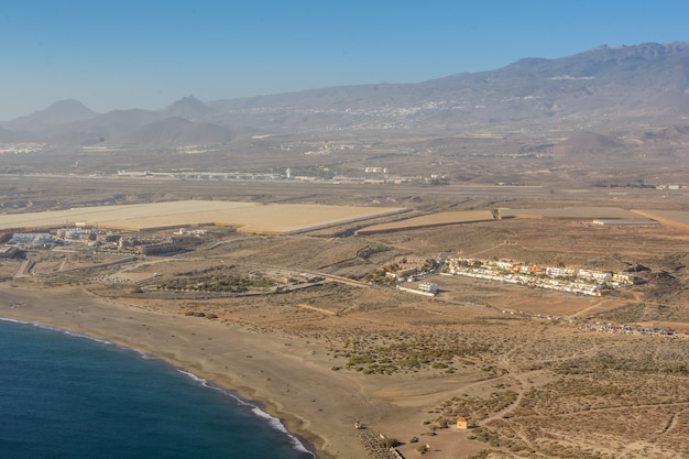 Hermosa vista del Monte Roja. Hermosa vista a la Playa de La Tejita. Tenerife, islas Canarias, España.