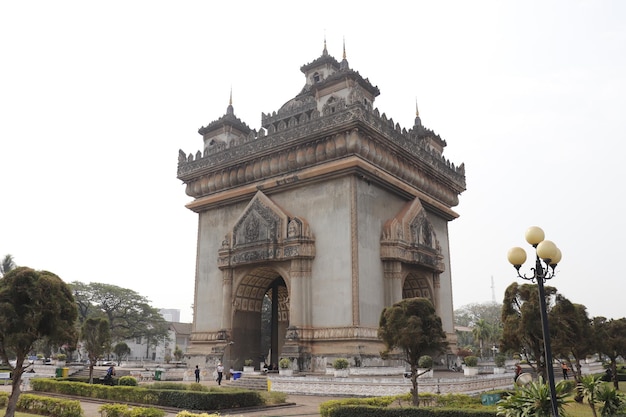 Una hermosa vista del Monumento Patuxai ubicado en Vientiane Laos