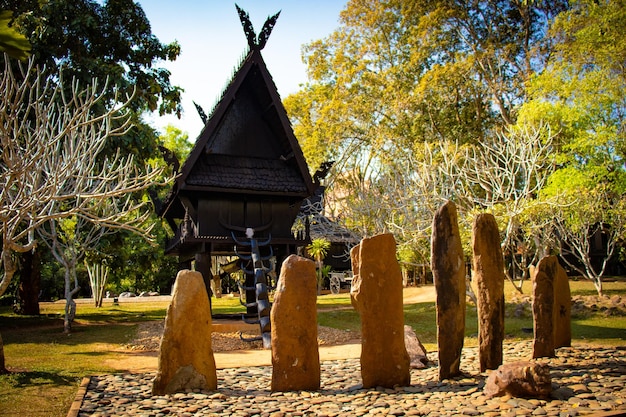 Una hermosa vista del Museo Baan Dan ubicado en Chiang Rai Tailandia