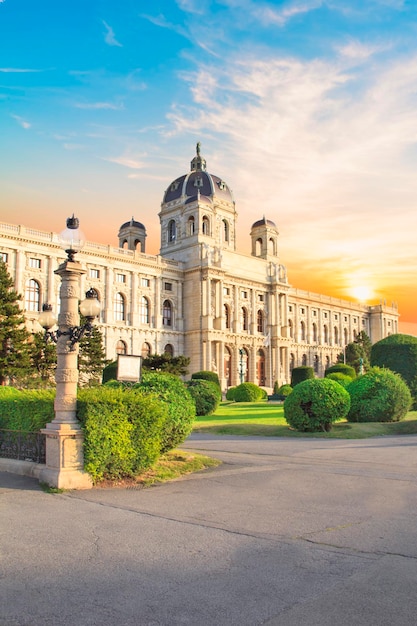 Hermosa vista del Museo de Historia del Arte y el monumento de la emperatriz María Teresa en Viena, Aus