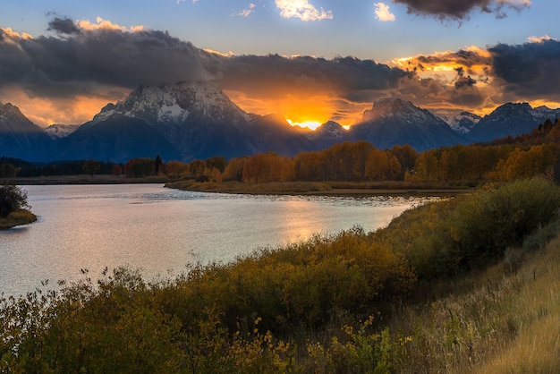 Hermosa vista de Oxbow Bend Aparece en el Parque Nacional Grand Teton