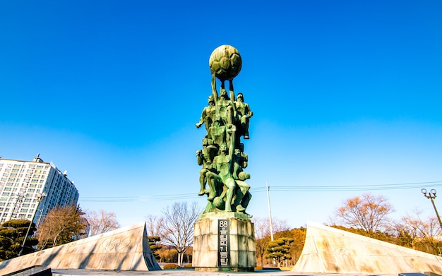 Hermosa vista del paisaje de la estatua en Gwangju, Corea del Sur