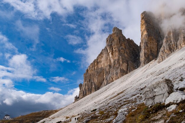 Hermosa vista del paisaje en Rifugio Auronzo Dolomite Italia.