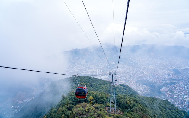 Foto hermosa vista del paisaje del teleférico transpotation en katmandú, nepal