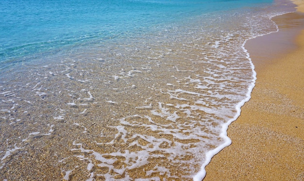 Hermosa vista panorámica de la bahía de la playa de Lia en Mykonos