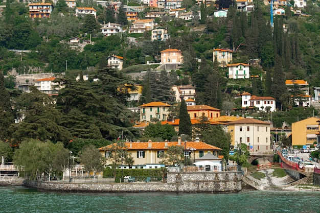 Hermosa vista panorámica del lago de Como, Italia