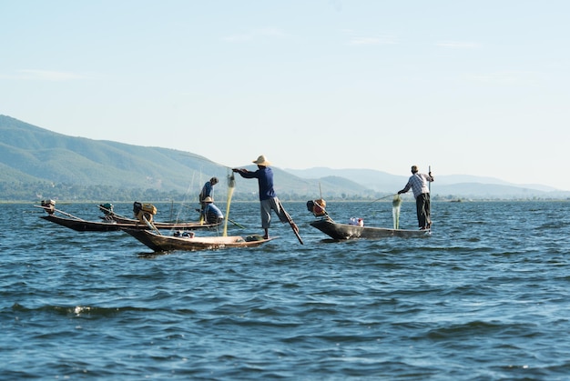 Una hermosa vista panorámica del lago Inle en Myanmar