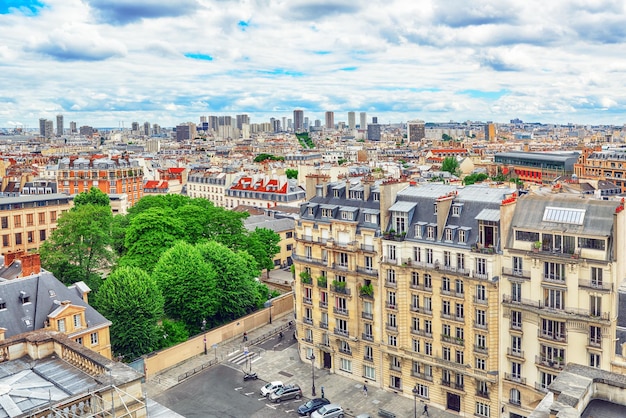 Hermosa vista panorámica de París desde el techo del Panteón